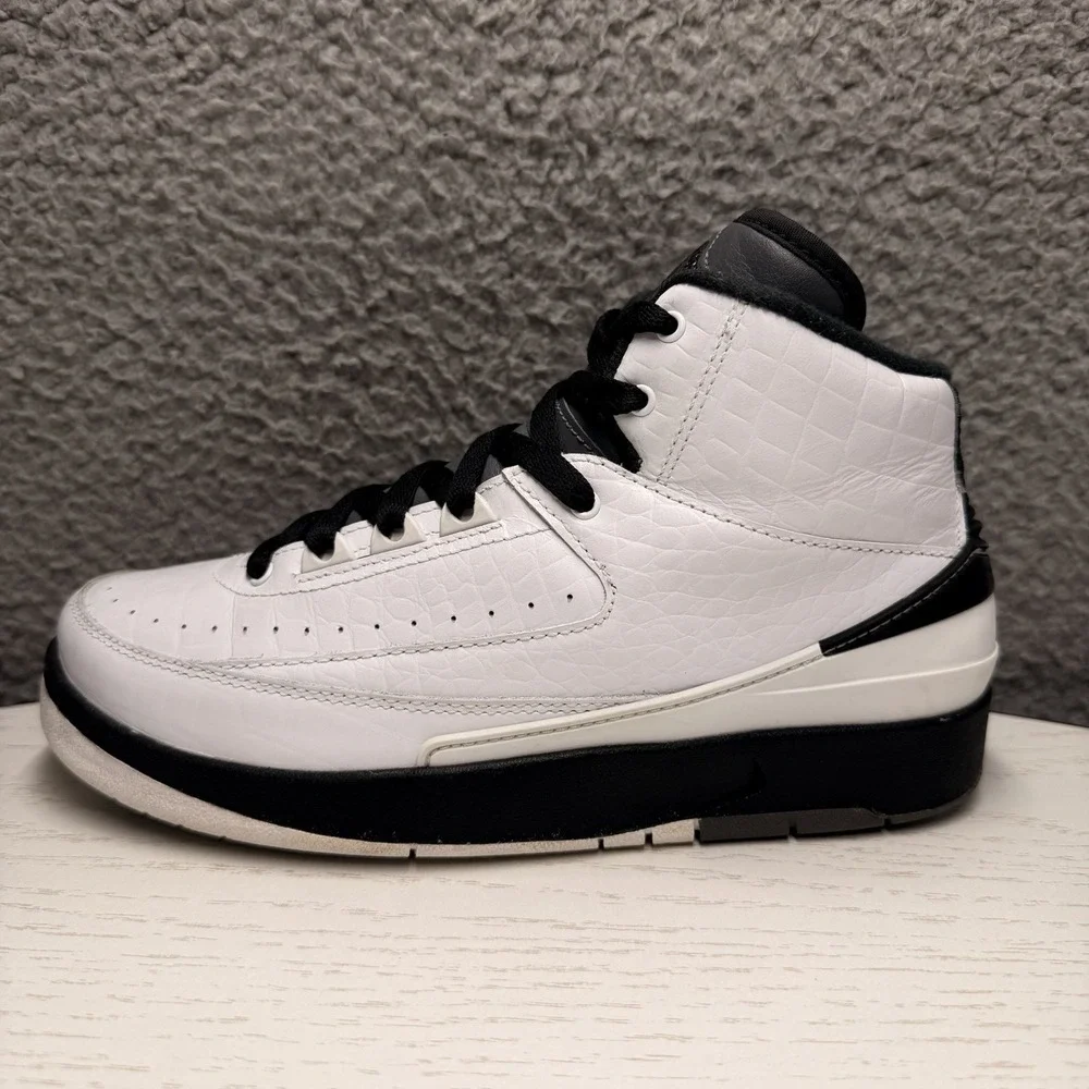 Air Jordan Retro 2 Wing It 834283-103 White Black GS Size 5Y Womens Size 6.5